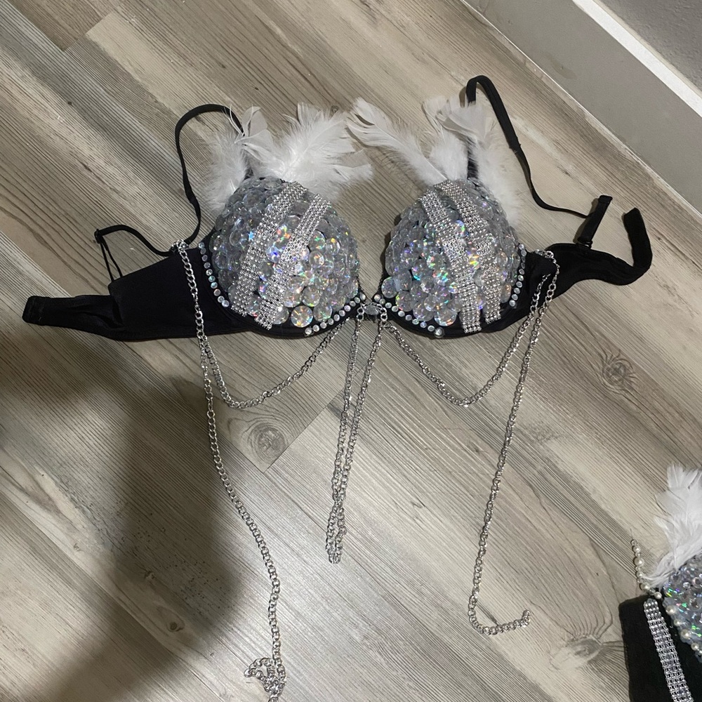DIY feathered jeweled bra (SELENA COSTUME)
